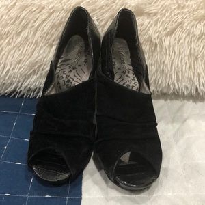 Black vigoss peep toe heels